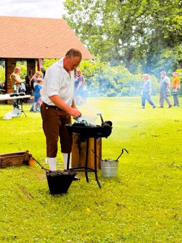 DAR, Fiber Guild celebrate West Virginia Day
